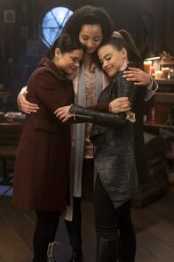Charmed – (v.l.n.r.) Mel Vera (Melonie Diaz); Macy Vaughn (Madeleine Mantock); Mel Vera (Melonie Diaz)