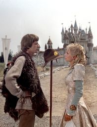 Der Hasenhüter – Der junge Schäfer Konrad (Jan Spitzer, l.) will um die Hand der Prinzessin (Jaroslava Schallerova) anhalten.