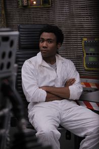 Community – Muss gemeinsam mit seiner Lerngruppe, den Flugsimulator des Colleges auf Vordermann zu bringen: Troy (Donald Glover) ...
