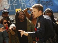 Blue Bloods - Crime Scene New York – Der gewaltsame Tod eines 14-Jähringen Gangmitglieds durch einen Cop des NYPD sorgt für Aufruhr unter den Bürgern und bringt Jamie (Will Estes) in eine heikle Lage ...