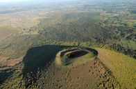 Leben mit Vulkanen – Die Vulkane der Auvergne liegen mitten im Zentralmassiv und erstrecken sich von der Chaîne des Puys im Norden bis zur Hochebene des Aubrac im Süden.