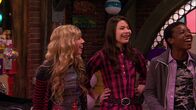iCarly – v.li.: Sam Puckett (Jennette McCurdy), Carly Shay (Miranda Cosgrove), Fleck (Daven Wilson)