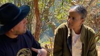 Sara Nuru - Abenteuer Mexiko – Kurze Pause mit Trompetenspieler Andres bei der Musikprobe in den Bergen von Santa Maria Tlahuitoltepec.