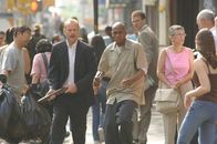 16 Blocks – Lediglich 16 Blocks weit ist das Gefängnis vom Gerichtsgebäude entfernt. Doch für Jack Mosley (Bruce Willis, l.) und den Gefangenen Eddie Bunker (Mos Def, r.) beginnt ein lebensgefährlicher Gang ...