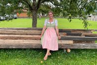 Wunderschön! – Traditionell wird es auf einem Trachtenfest, bei dem Judith Rakers viel über die Kultur der Dirndl und Lederhosen erfährt.