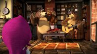 Mascha und der Bär – Der Bär und sein Papa wollen Musik machen - wie Früher.