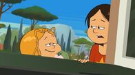 Power Sisters – Marine mit ihrem Puduk und Wendy beraten vor Papa Arbeitszimmerfenster.