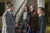 Wolfsland – Herr Grimm (Stephan Grossmann), Viola Delbrück (Yvonne Catterfeld) Burkhard "Butsch" Schulz (Götz Schubert) und Böhme (Jan Dose) besprechen den Fall.