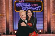 Wer weiß denn sowas? – Die beiden Sängerinnen Anna Maria Kaufmann (r.) und Angelika Milster (l.) treten als Kandidatinnen bei "Wer weiß denn sowas?" gegeneinander an.