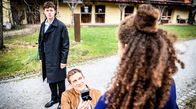 Sturm der Liebe – Im Traum kann Ana (Soluna-Delta Kokol, r.) wegen Philipp (Robn Schick, l.) Vincents (Martin Walde, M.) Antrag nicht annehmen.; ARD STURM DER LIEBE FOLGE 4306 Uhr im ERSTEN. Im Traum kann Ana (Soluna-Delta Kokol, r.) wegen Philipp (Robn Schick, l.) Vincents (Martin Walde, M.) Antrag nicht annehmen.