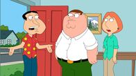 Family Guy – NELLA FOTO, DA SINISTRA: QUAGMIRE, PETER E LOIS