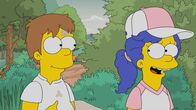 Die Simpsons – Homer (l.); Marge (r.)