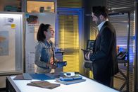 Lucifer – Ella (Aimee Garcia) und Lucifer Morningstar (Tom Ellis)