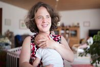 einfach Mensch – Sieben Jahre dauerte es bis Ulrike Karges ihr Wunschkind in den Armen halten kann.