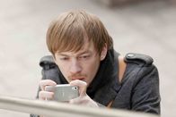 Danni Lowinski – Steht Danni bei einem neuen Fall mit Rat und Tat zur Seite: Hannes (Tino Mewes) ...