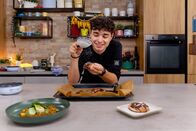Silvia kocht – Dominik Süss („Linsendal mit Pak Choi“ und „Zimtschnecken“).