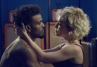 Star – Die Beziehung von Noah (Luke James, l.) und Star (Jude Demorest, r.) wird auf eine harte Probe gestellt, als Noah beginnt, sich immer besser mit Alex zu verstehen ...