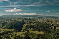 Mit dem Zug ... – Der Ruapehu im Hintergrund ist der höchste Vulkan Neuseelands und versorgt den Wald um ihn herum mit Mineralien und Nährstoffen.