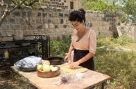 Küchen der Welt – Küchenchefin Haya Issa enthüllt die Geheimnisse des Traditionsgerichts Musakhan.