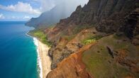 Die Entstehung der Erde – Palmen, Strand und kristallklares Wasser. Hawaii ist als irdisches Paradies bekannt. Mitten im Pazifik sind die Ursprünge der Insel-Entstehung bis heute ein Rätsel.