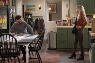 B Positive – Drew Dunbar (Thomas Middleditch, l.); Gina Dabrowski (Annaleigh Ashford, r.)