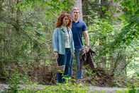 Sturm der Liebe – Fannys (Johanna Graen, l.) aufgestauter Frust findet vor Vincent (Martin Walde, r.) einen Blitzableiter.
