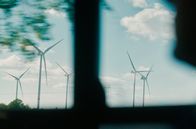Holt - Der Windkraft-Schwindler – Hendrik Holt verkaufte Energiekonzernen europaweit das Versprechen, in Deutschland große Windkraftprojekte realisieren zu können – selbst dort, wo Widerstand von Bevölkerung und Kommunen herrscht.