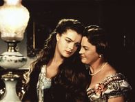 Sissi – Soll sie Kaiserin von Österreich werden? Sissi (Romy Schneider, l.) holt sich Rat von ihrer Mutter (Magda Schneider).