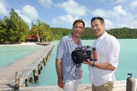 Das Traumschiff – In Palau trifft sich Viktor (Sascha Hehn, l.) mit seinem Freund Dirk (Dirk Steffens, r.), um gemeinsam die Unterwasserwelt zu erleben.
