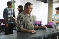 Scrubs - Die Anfänger – Wird entlassen und geht schweren Herzens nach Hause: Kelso (Ken Jenkins) ...