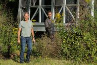 Navy CIS: New Orleans – Special Agent Dwayne Pride (Scott Bakula, l.): Jimmy Boyd ( Jason Alan Carvell, r.)