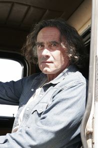 Monk – Monk trifft nach 39 Jahren auf seinen verschollen geglaubten Vater Jack (Dan Hedaya), einen Lkw-Fahrer aus Texas. Die Umstände des Wiedersehens sind allerdings wenig erfreulich, da Jack Monk wegen Widerstands gegen die Staatsgewalt inhaftiert wurde.