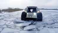 World's most Extreme – Straßen braucht der russische Alleskönner Sherp nicht. Einen Meter hohe Hindernisse sind für das Extremfahrzeug kein Problem, ebenso wenig wie Sumpf, Geröll, Schnee oder Eis. Und dank seiner mächtigen luftgefüllten Reifen macht der Sherp auch als Wasserfahrzeug eine gute Figur.