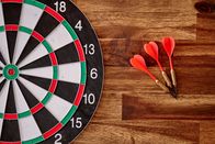 Darts Party – Dartscheibe und Darts
