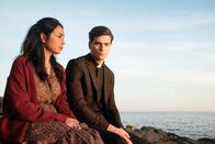 Peripheric Love – Peripheric Love Maria und der Priester kommen sich nahe: Iazua Larios als Maria, Alessio Lapice als Priester Salvatore Copyright: SRF/Dschoint Ventschr