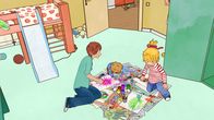 Meine Freundin Conni – Mama bastelt mit Conni ihr Kostüm und die Dekoration der Unterwasserwelt. Auch Jakob darf mithelfen.