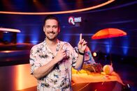 Quizmaster – Andreas Moravec; Andreas Moravec während Servus TVs "Quiz Master – Urlaubs Special" in Wien, Österreich am 23. Mai 2024