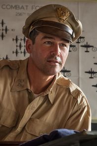 Catch-22 – Colonel Cathcart (Kyle Chandler)