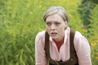 Die Rosenheim-Cops – Charlotte Mahler (Stefanie Kampe) weiß, dass der Verdacht auf ihr lastet, aber sie streitet die Tat weiterhin ab.