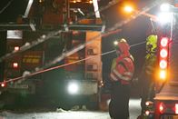 Ice Road Rescue - Extremrettung in Norwegen – On the road leading toward the mountains of Bjoern's territory, a truck is stuck in a ditch. (National Geographic/ITV Studios Norway AS)