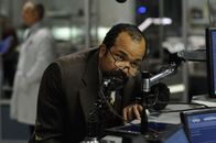 Source Code – Dr. Walter Rutledge (Jeffrey Wright) ist der Mastermind hinter "Source Code"