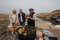Verrückt nach Meer – Lysekil/Schweden. Ausflug ins Naturreservat (Stångehuvud) mit Reiseleiterin Dörte Gebauer, Reiseleiter Bernd Wallisch mit Guide Klaus.