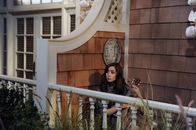 How I Met Your Mother – Mit dem Lied "La Vie en Rose" verzaubert Tracy (Cristin Milioti) den verzweifelt nach Liebe suchenden Ted ...