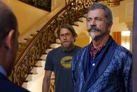 Last Looks – Exzentrischer TV-Anwalt, v.li.: Charlie Hunnam als Charlie Waldo, Mel Gibson als Alastair Pinch