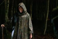 Two Weeks to Live – Für Tina (Sian Clifford) zählt nur, ihre Tochter wieder zu sich nach Hause zu holen. Dazu unterstützt sie ihre Tochter auf ihre eigene Art.
