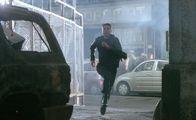 Minority Report – Als ein Justizbeamter das Verbrechensprogramm auf Fehler kontrollieren soll, wird prompt Pre-crime-Cop John Anderton (Tom Cruise) als künftiger Killer identifiziert und muss fliehen. Nur einer der hellsehenden Pre-Cogs könnte ihm helfen, doch die befinden sich im hermetisch abgeriegelten Polizei-Hauptquartier ...