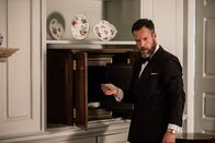 Father Brown – Hercule Flambeau (John Light) bemerkt bei seinem Raubzug, dass schon jemand vor ihm das Diebesgut gestohlen hat.