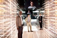 Transcendence – Als sich Will (Johnny Depp, oben) auf alle Rechner der Welt kopiert, wird seinem ehemaligen Mentor und Kollegen Joseph Tagger (Morgan Freeman, l.), FBI-Agent Donald Buchanan (Cillian Murphy, M.) und insbesondere seiner Frau Evelyn (Rebecca Hall, r.) klar, dass diesem Treiben so schnell wie möglich ein Ende gesetzt werden muss ...