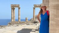 Wunderschön! – Die Akropolis oberhalb der verschachtelten Altstadt von Lindos ist das Ziel fast aller Touristen und Touristinnen auf Rhodos – und auch das von Tamina Kallert.
