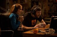 The IT Crowd – Jen Barber (Katherine Parkinson, l.); Roy Trenneman (Chris O'Dowd, r.)